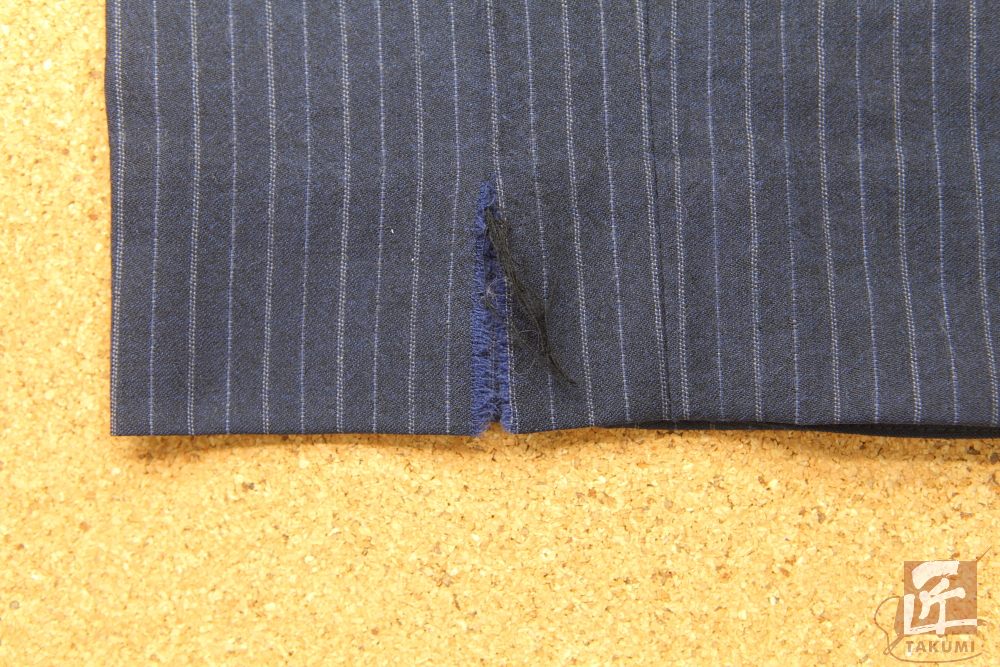 ズボン裾の破れ 匠かけつぎ専門店 Tシャツ スーツ ニットの虫食いによる穴の修理 破れの補修